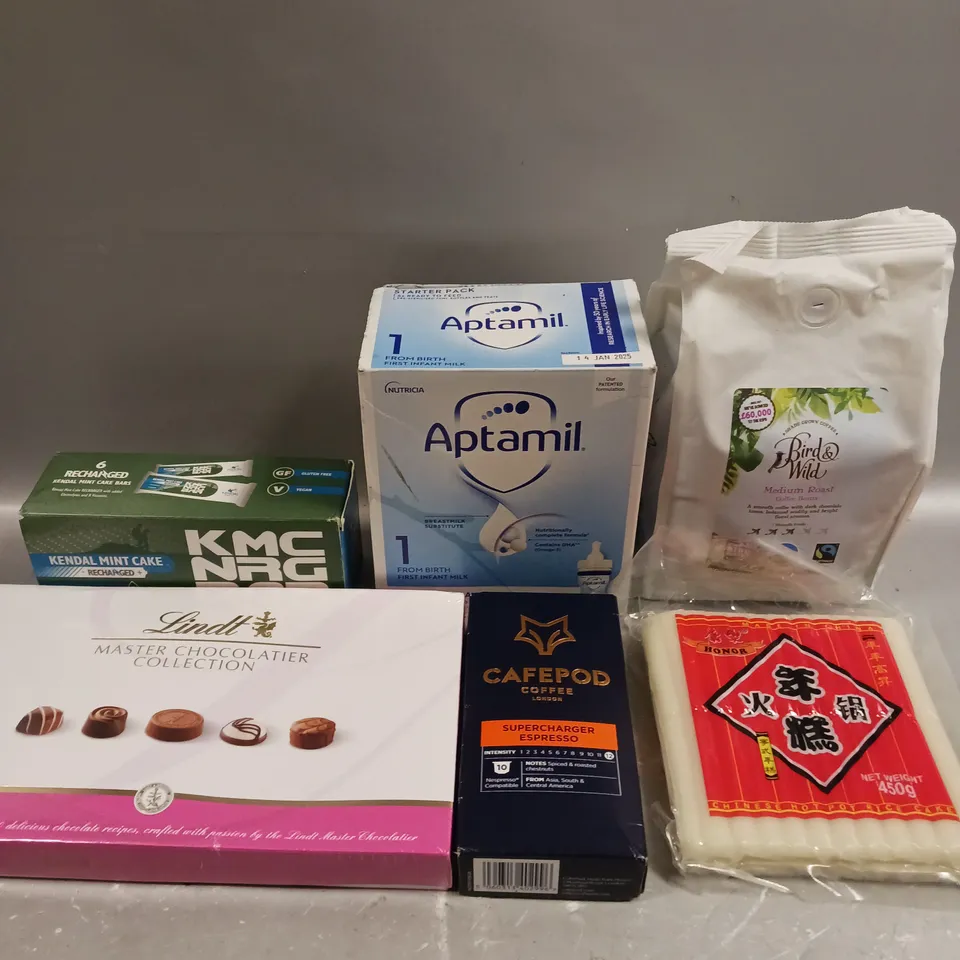 APPROXIMATELY 10 ASSORTED FOOD/DRINK PRODUCTS TO INCLUDE KENDAL MINT CAKE, LINDT CHOCOLATES, APTAMIL MILK ETC 