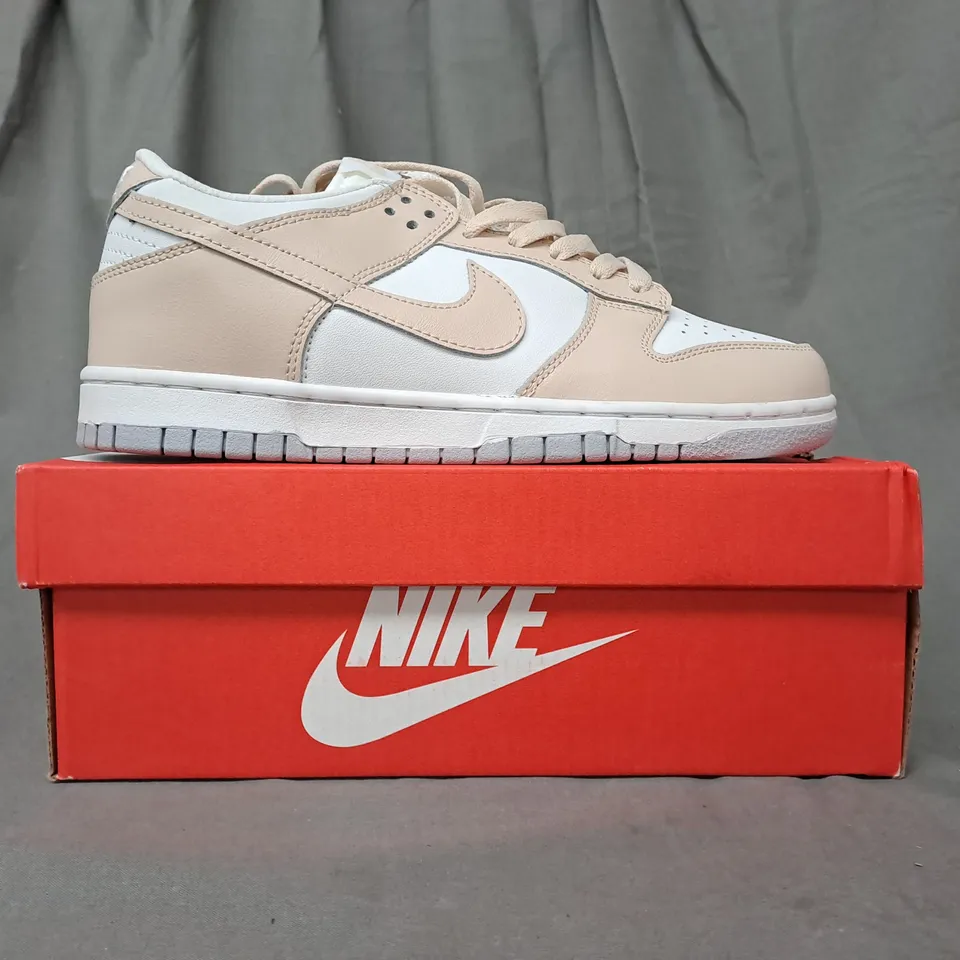 BOXED PAIR OF NIKE DUNK LOW RETRO SHOES IN BEIGE/WHITE UK SIZE 8