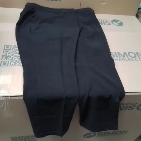 BOXED BRAND NEW APPROXIMATELY 8 CAPSULE TAPERED TROUSERS BLACK SIZE 20L