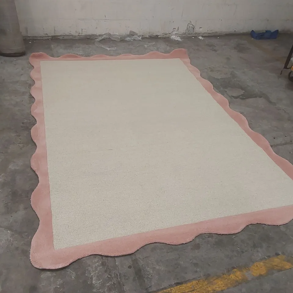QUALITY DESIGNER AREA RUG - APPROXIMATELY 290 x 200cm