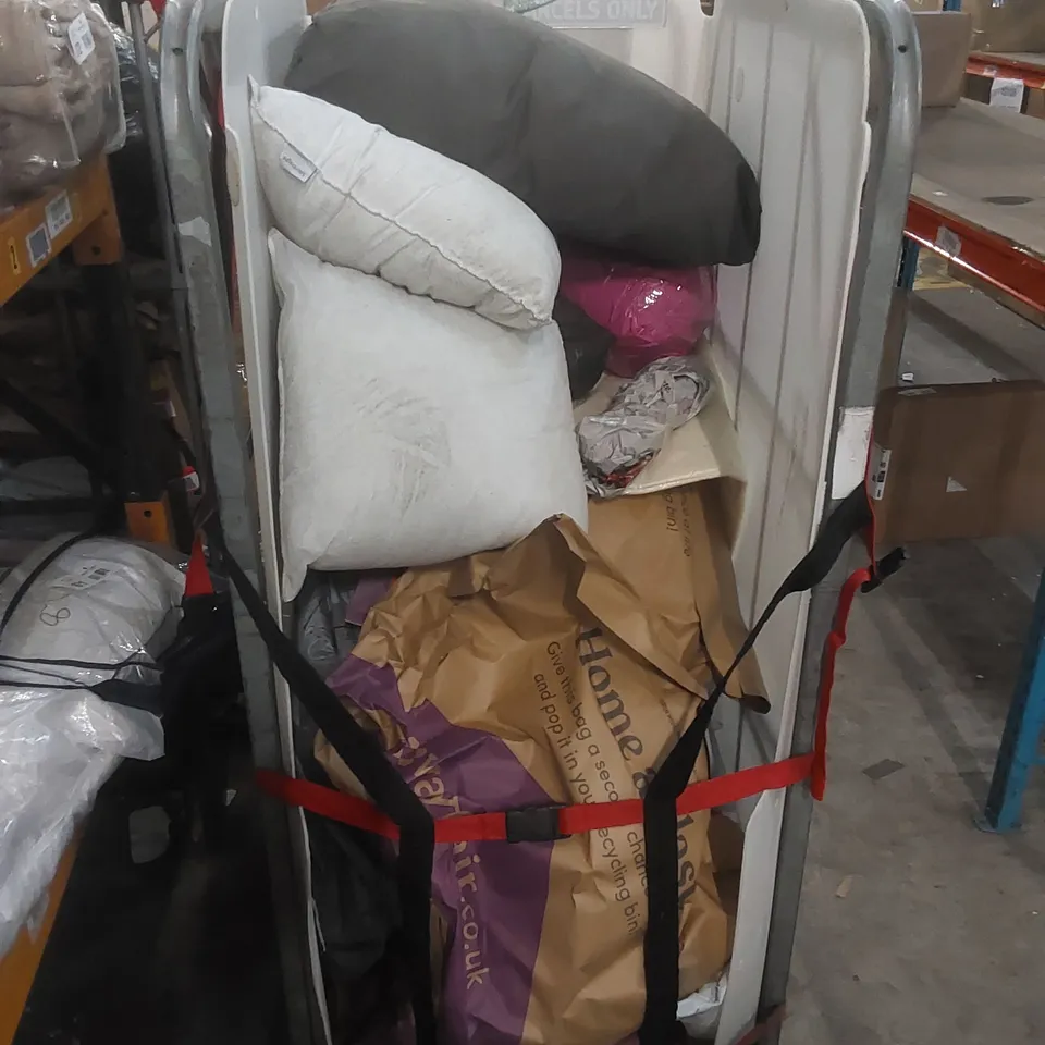 CAGE OF ASSORTED HOUSEHOLD ITEMS INCLUDING; CUSHION COVERS AND INFILS, CURTAINS, DECOR ITEMS ETC - CAGE NOT INCLUDED 