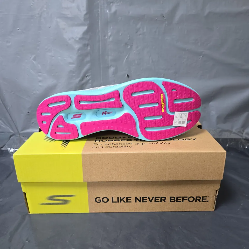 SKECHERS PERFORMANCE GO RUN TRAINERS - GREY AND BLUE - SIZE 7