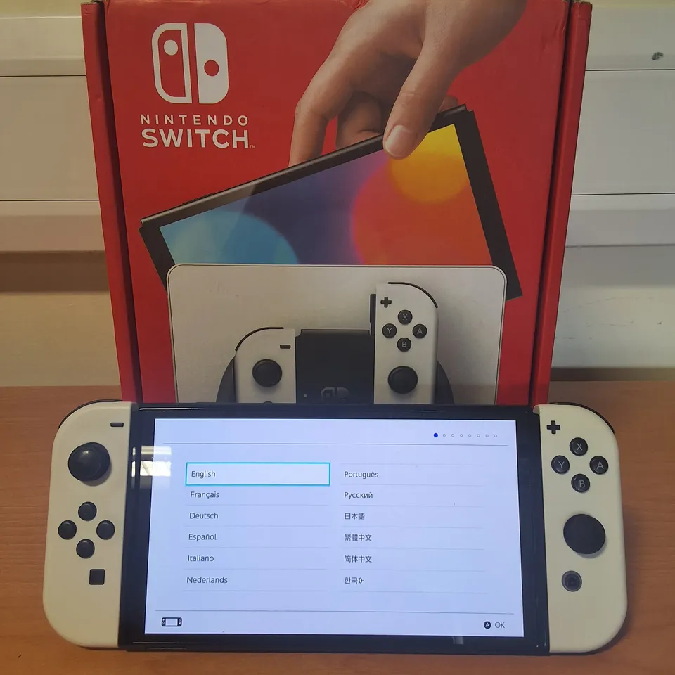 BOXED NINTENDO SWITCH GAMES CONSOLE WITH DOCK AND ACCESSORIES 