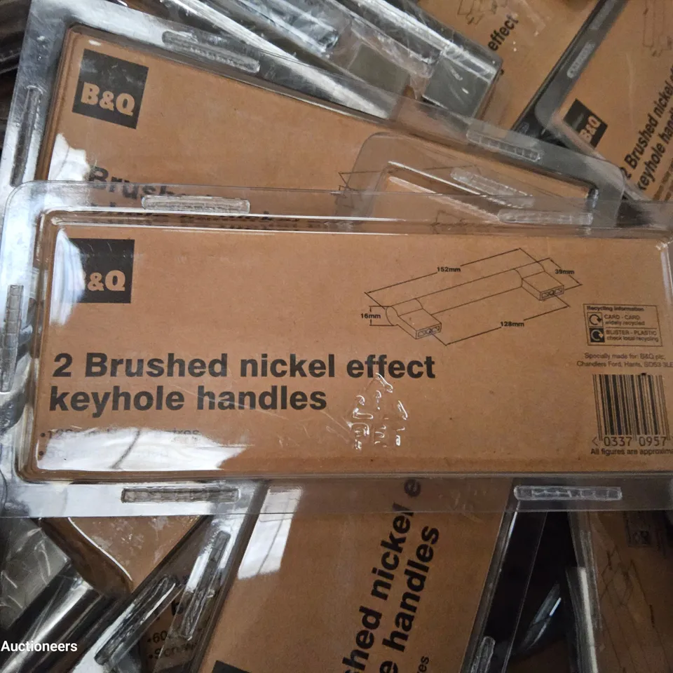 PALLET CONTAINING LARGE QUANTITY OF DRAWER HANDLES