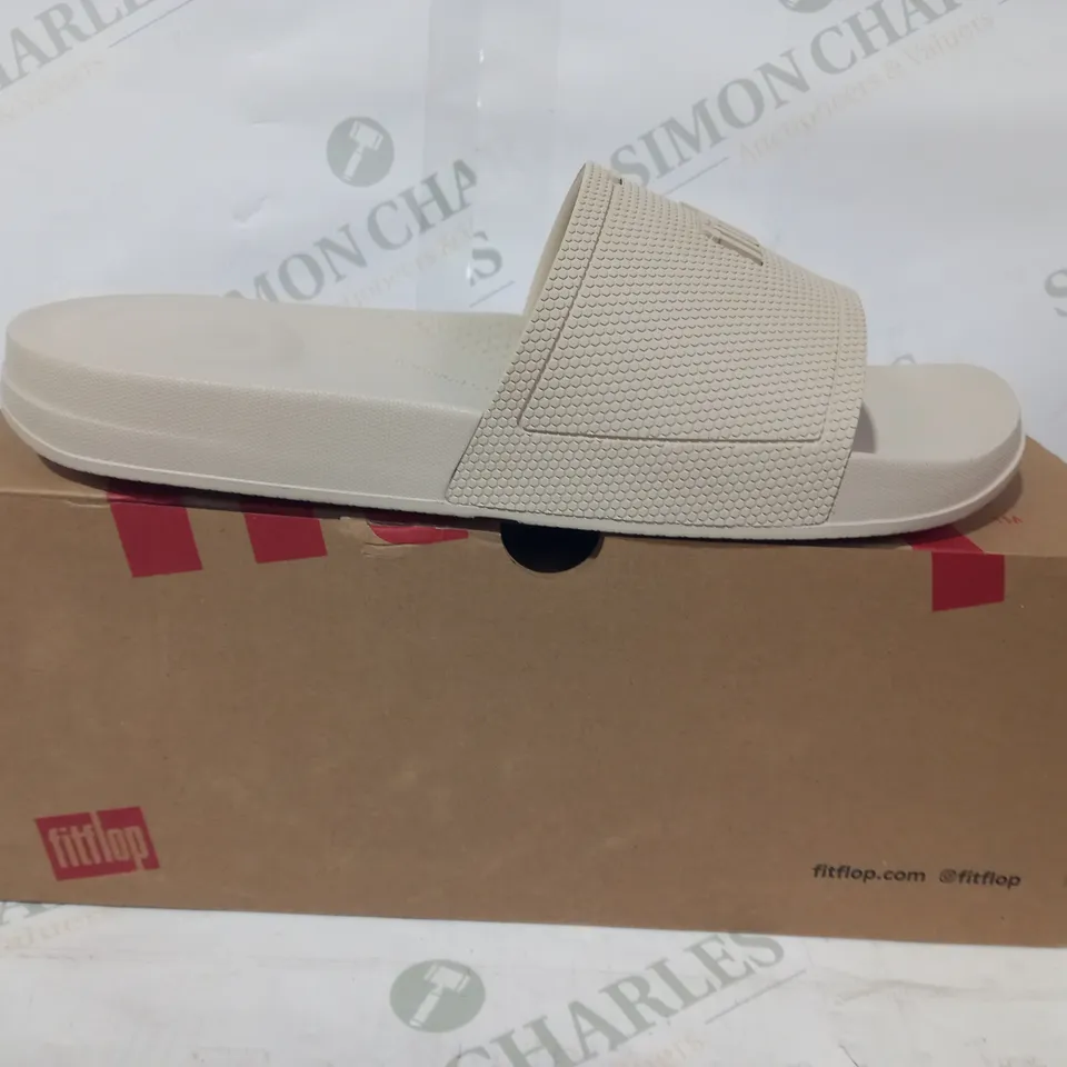 BOXED PAIR OF FITFLOP IQUSHION SLIDERS IN CREAM UK SIZE 8