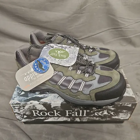 BOXED PAIR OF ROCKFAL SUMMIT II TRAINERS IN GREY/GREEN - UK 8