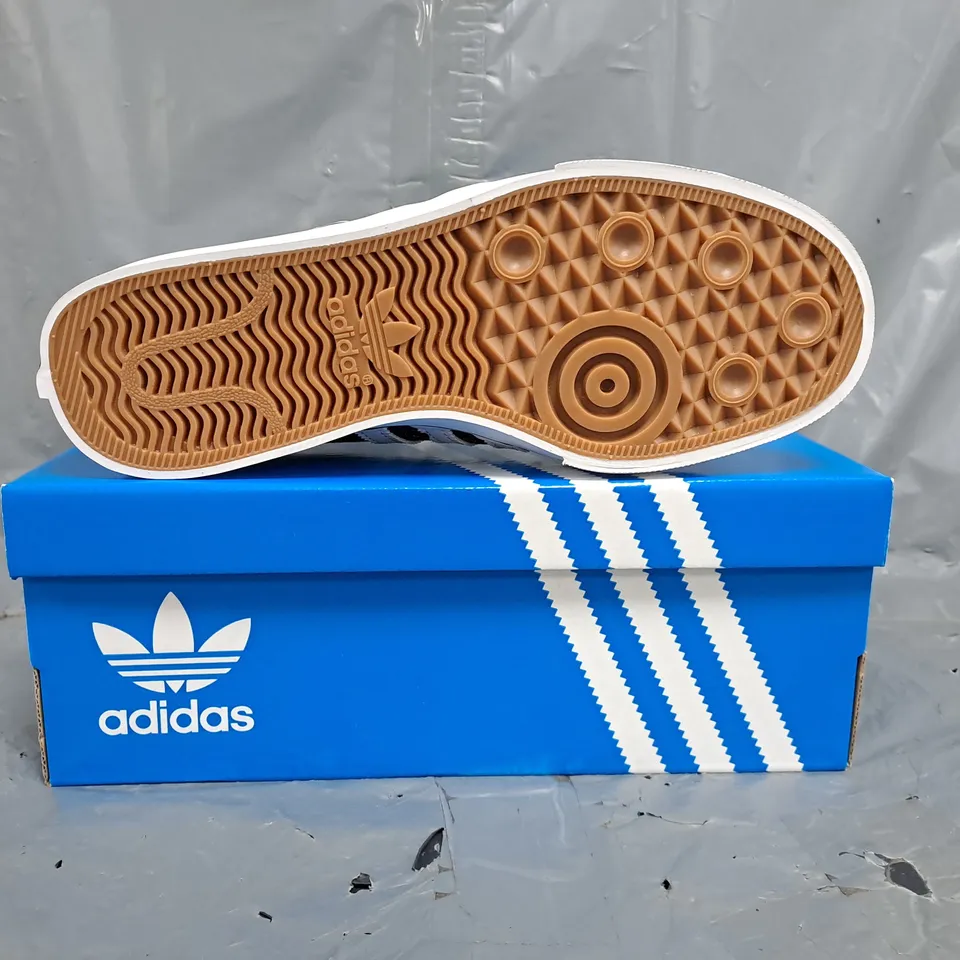 BOXED PAIR OF ADIDAS NIZZA SHOES IN BLACK/WHITE SIZE UK 6