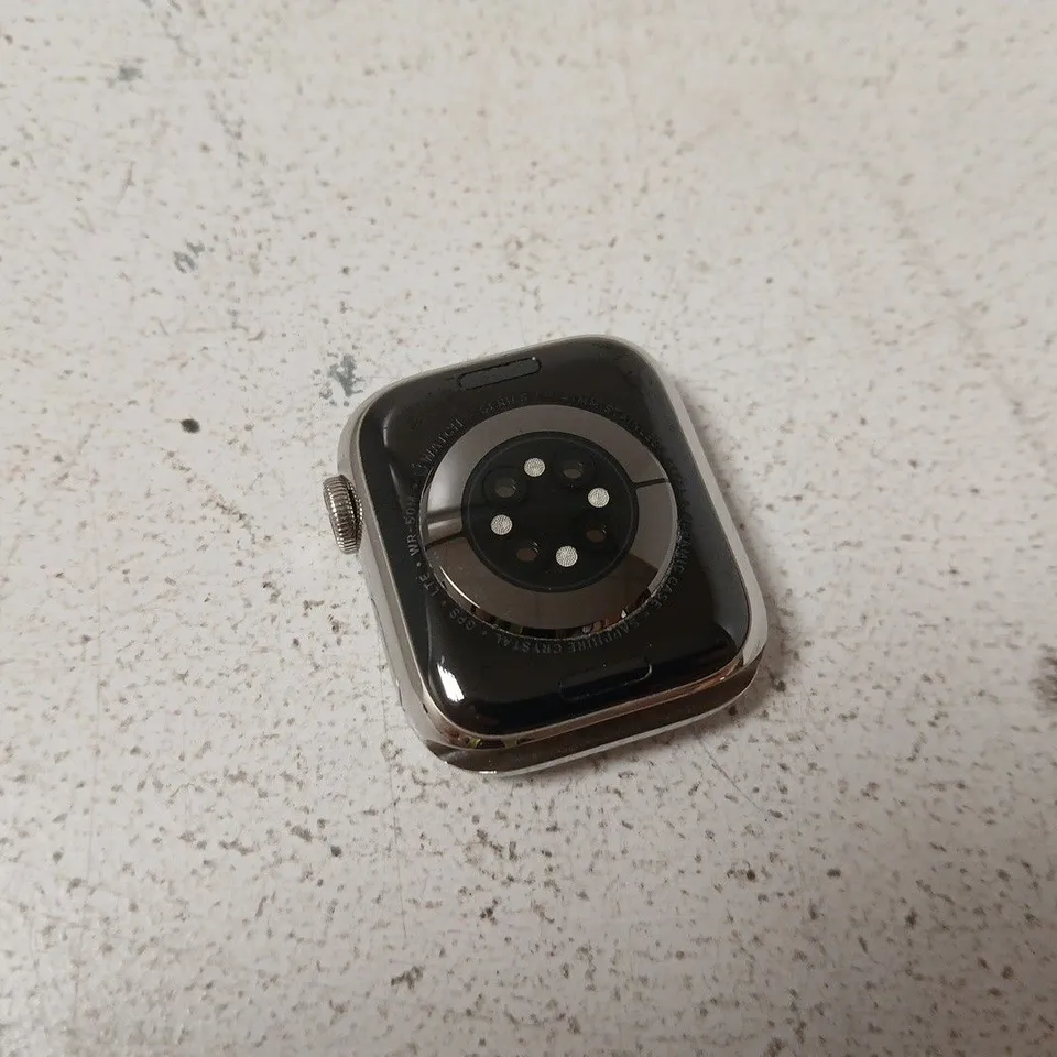 APPLE WATCH SERIES 7 41MM CELLULAR STAINLESS STEEL SILVER