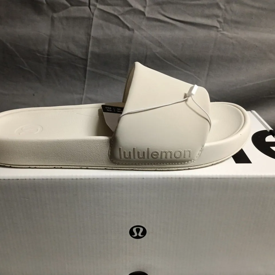 BOXED PAIR OF LULULEMON RESTFEEL SLIDE – WHITE, WOMEN'S SANDALS, UK 5.5 