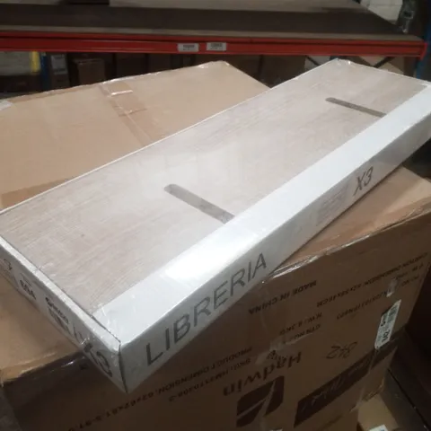BAGGED LIBRRIA FLOATING SHELVES