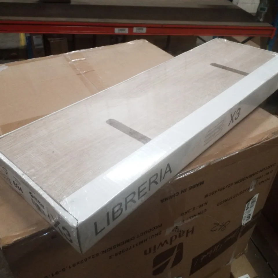 BAGGED LIBRRIA FLOATING SHELVES