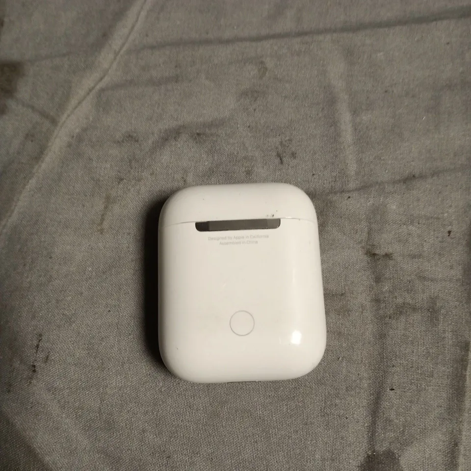 APPLE AIRPODS PRO WIRELESS EARBUDS WITH CHARGING CASE