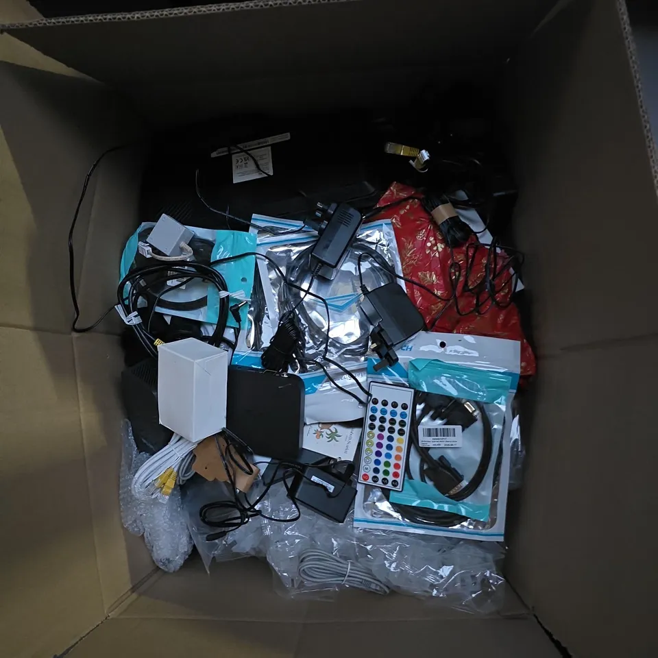 BOX OF APPROXIMATELY 25 ASSORTED ITEMS TO INCLUDE: SKY BOX AND TIMER PLUG