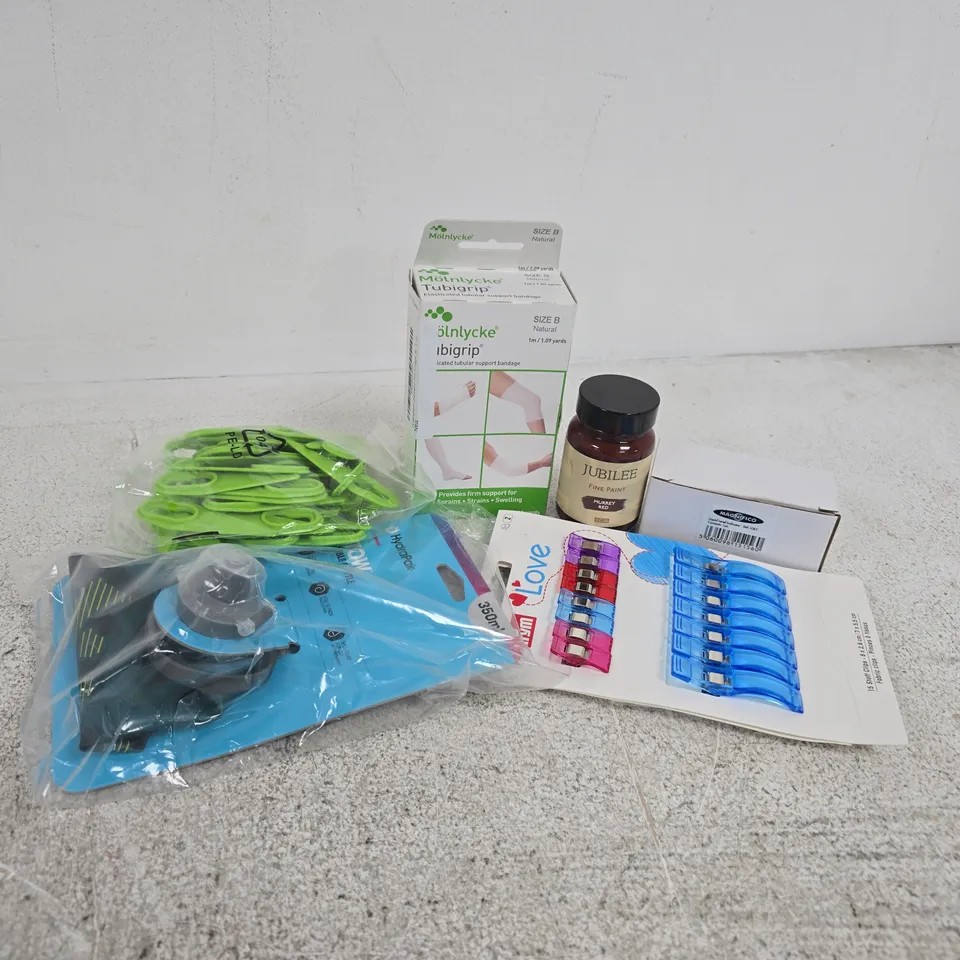 APPROXIMATELY 15 ASSORTED HOUSEHOLD ITEMS TO INCLUDE STAFF CLIPS, LIQUID LEVEL MAGNIFIER, HYDRAPAK FLEXIBLE BOTTLE, ETC