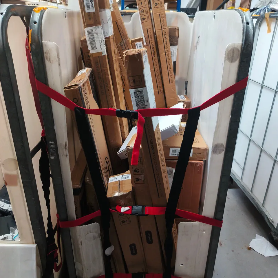 APRROXIMATELY 25 ASSORTED HOUSEHOLD ITEMS TO INCLKUDE: FIELD STUDIO DISPLAYS, STOOL SEAT, DRYING RACK.