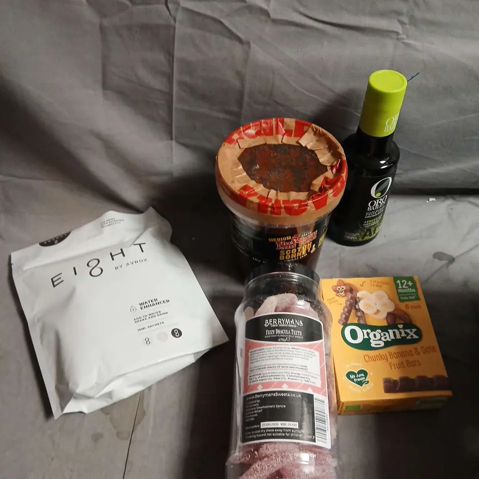 APPROXIMATELY 8 ASSORTED FOOD/DRINK PRODUCTS TO INCLUDE CHILLI JAM, WATER ENHANCER, FOAM CREAMER ETC 