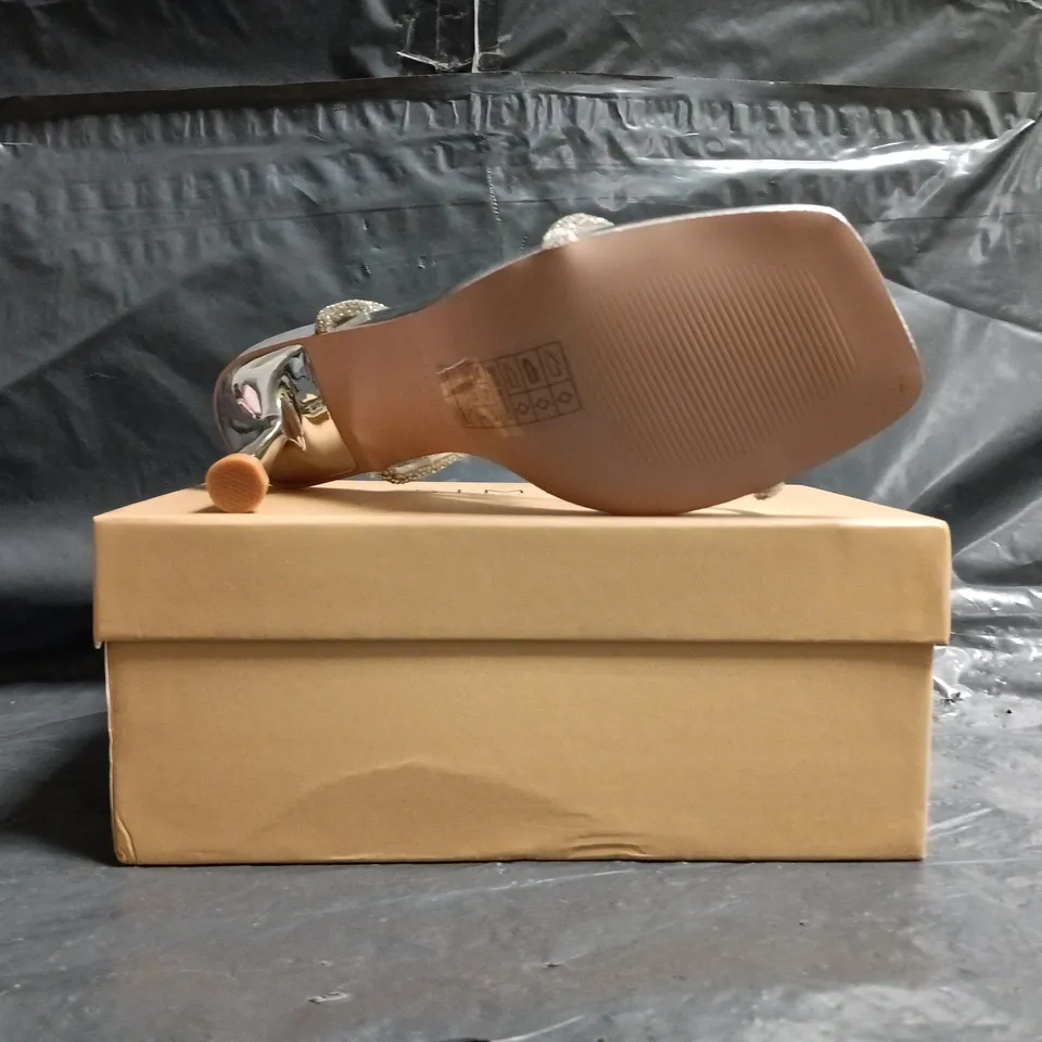 BOXED PAIR OF SIMMI LONDON OPEN TOE HEELED SANDALS IN SILVER W. DIAMANTE EFFECT SIZE UK 5