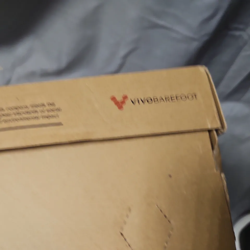 BOXED VIVOBAREFOOT GOBI II SNEAKER PREMIUM CANVAS – OBSIDIAN TEXTILE, UK 9 (EU 43) – MEN'S