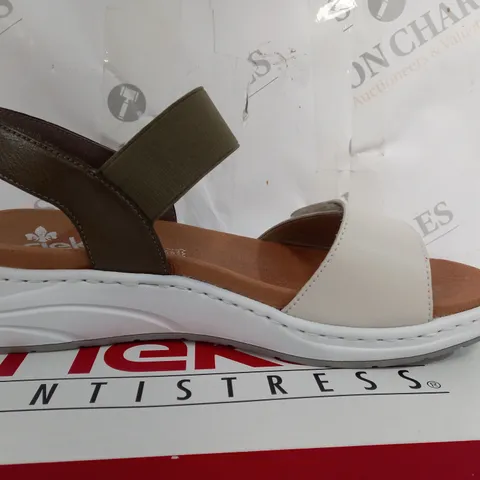BOXED PAIR OF SANDALS IN GREEN/WHITE SIZE 7