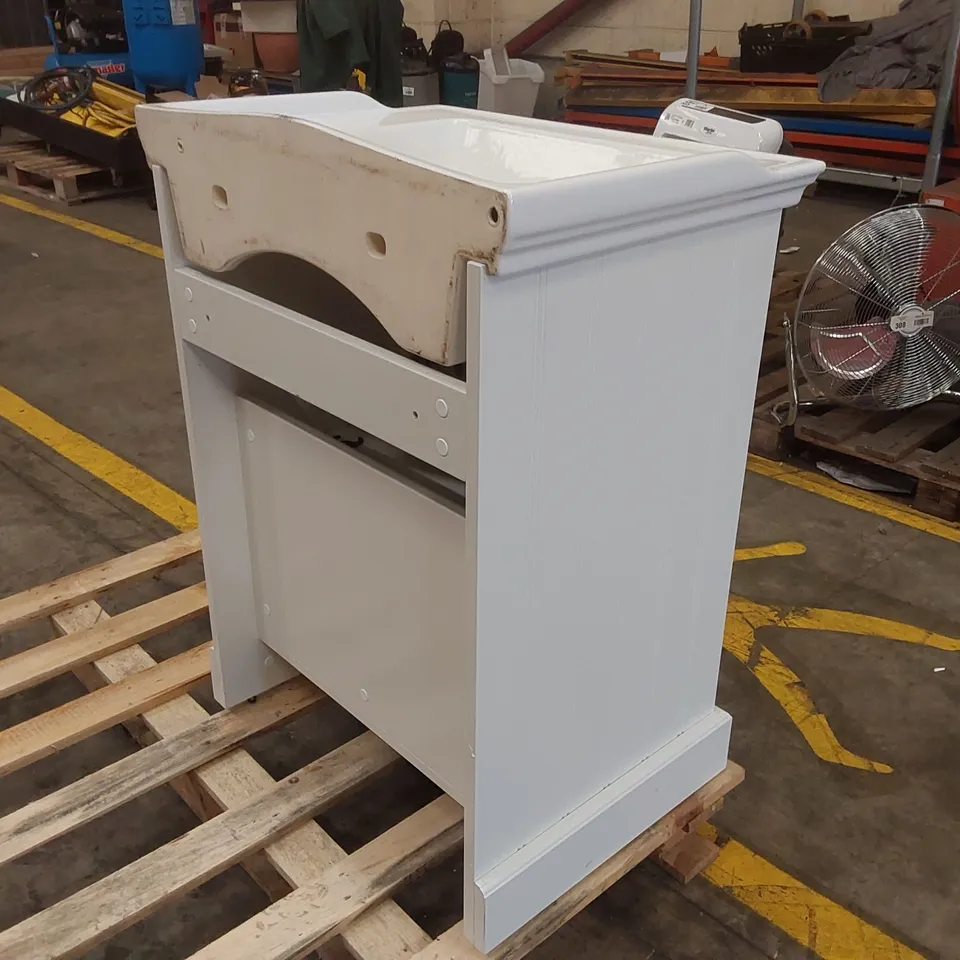 DESIGNER BATHROOM VANITY UNIT WITH BASIN