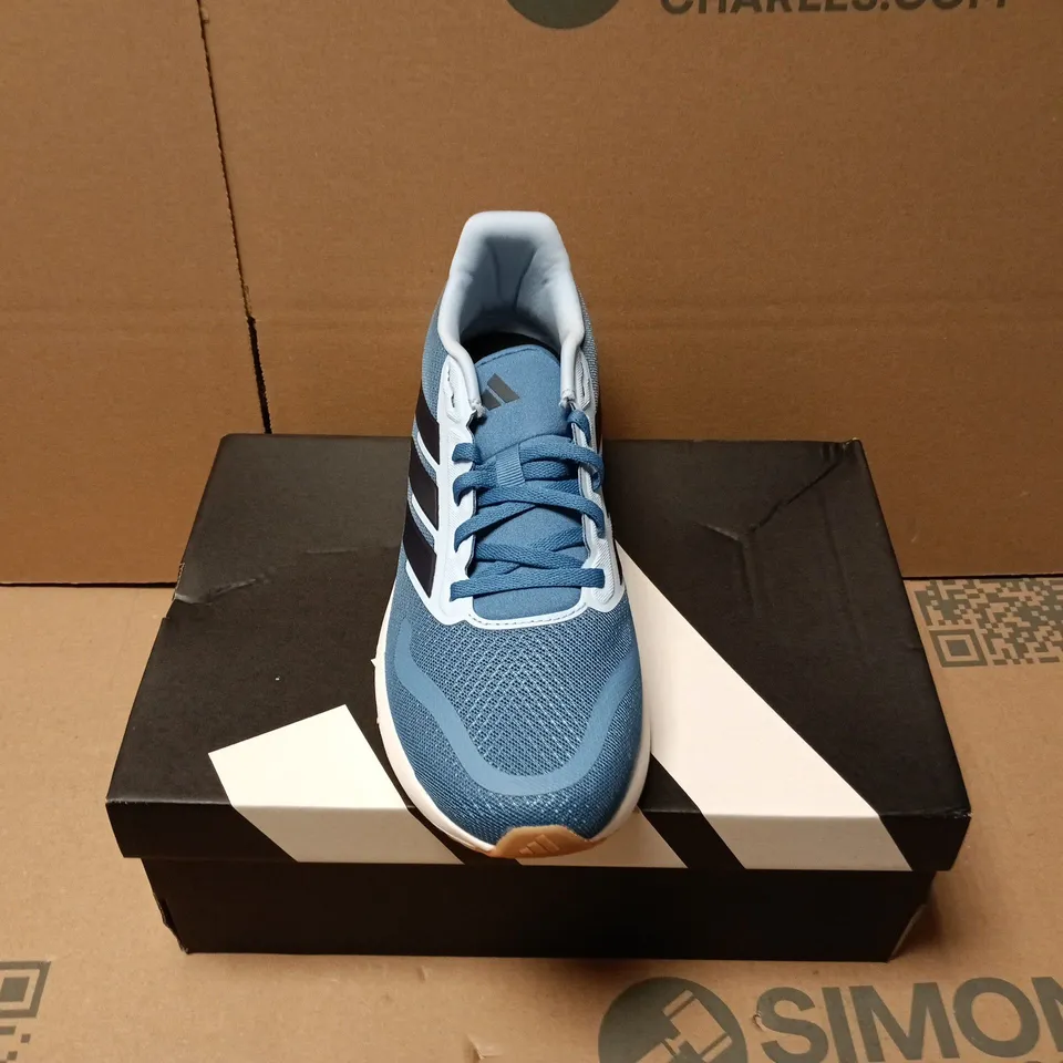 BOXED PAIR OF ADIDAS RUN FALCON 5 J TRAINERS IN BLUE - UK 6.5