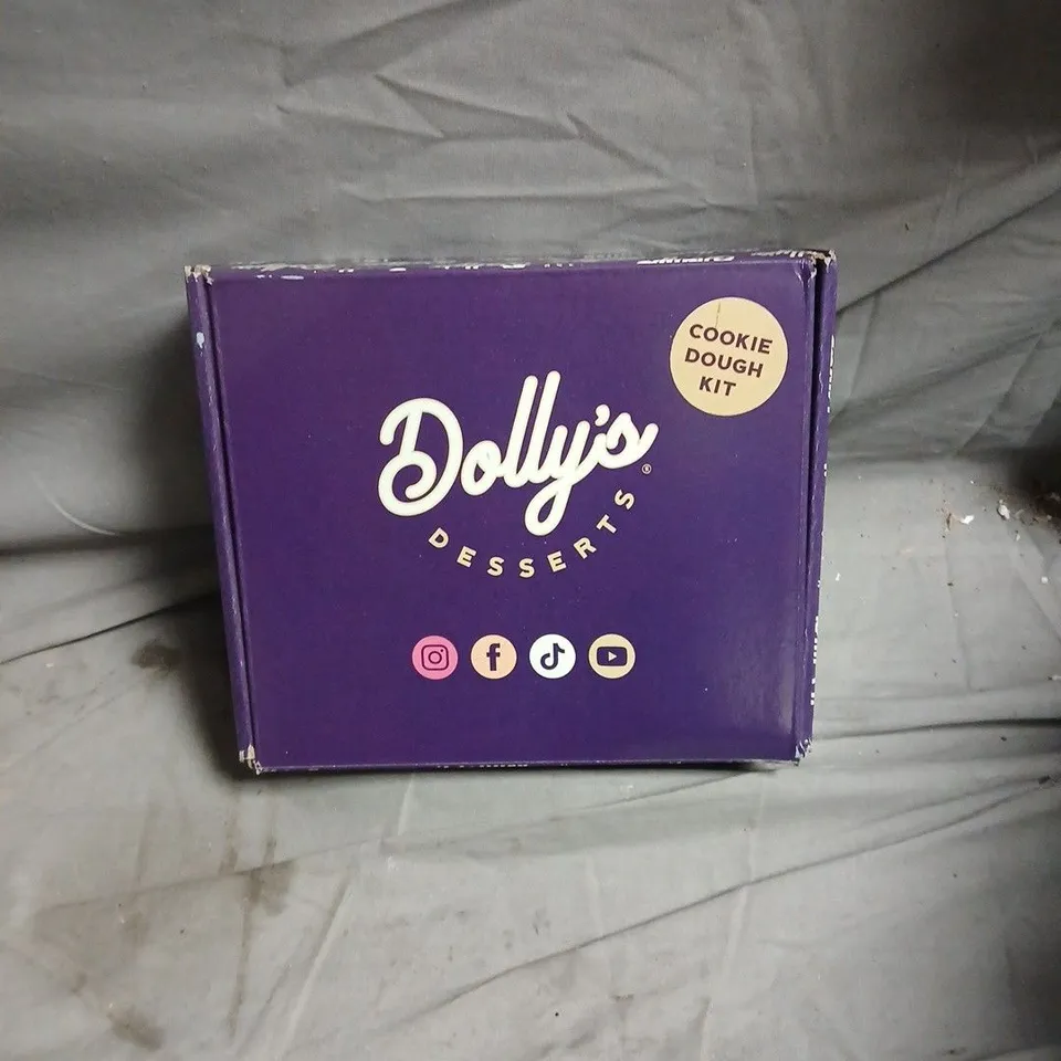 DOLLY'S DESSERTS COOKIE DOUGH KIT