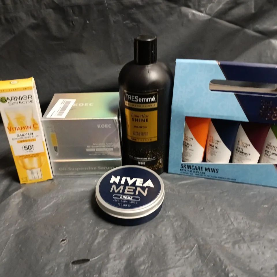 APPROXIMATEY 20 ASSORTED HEALTH AND BEAUTY PRODUCTS TO INCLUDE - THE GROOM ROOM SKINCARE MINIS - NIVEA MEN CREME AND GARNIER SKIN ACTIVE BRIGHTENING FLUID