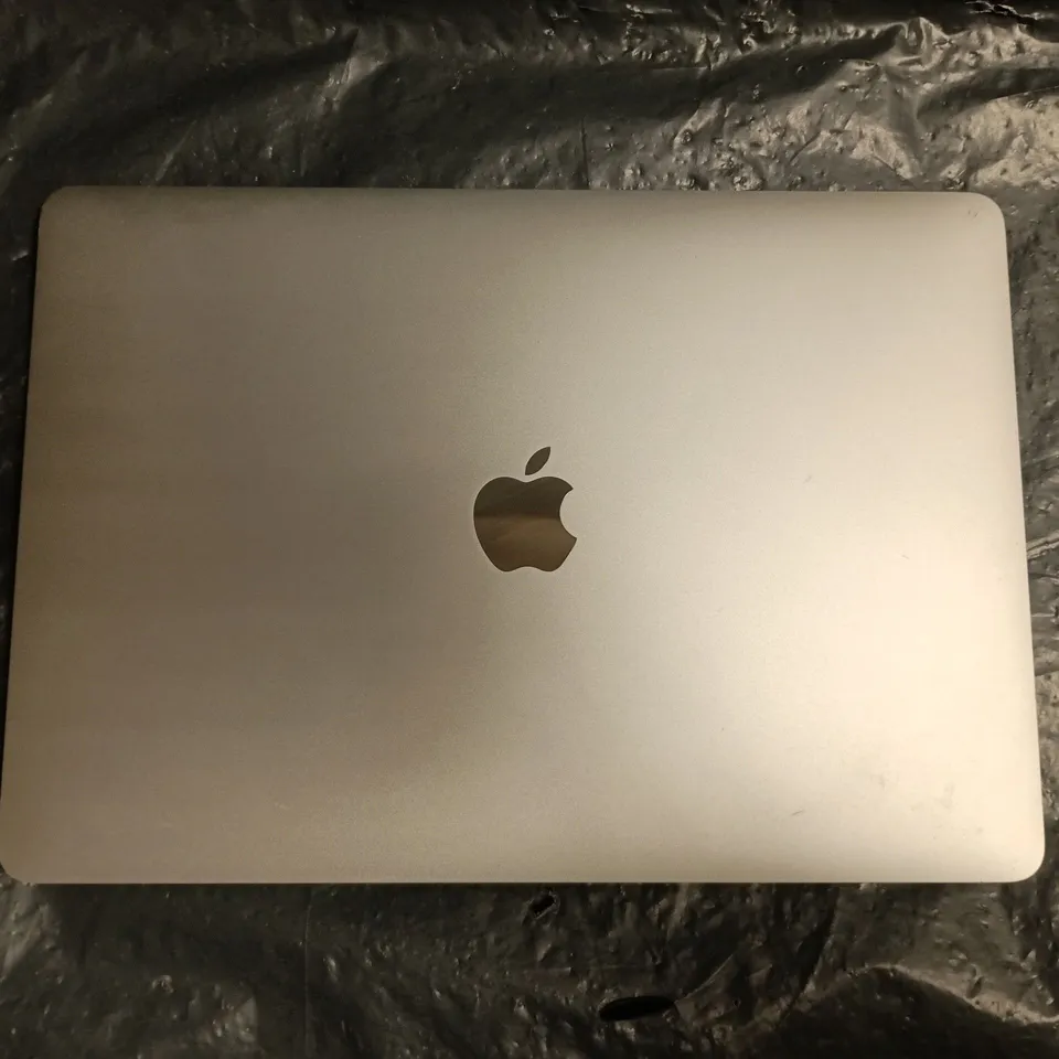 APPLE MACBOOK AIR (A2337)