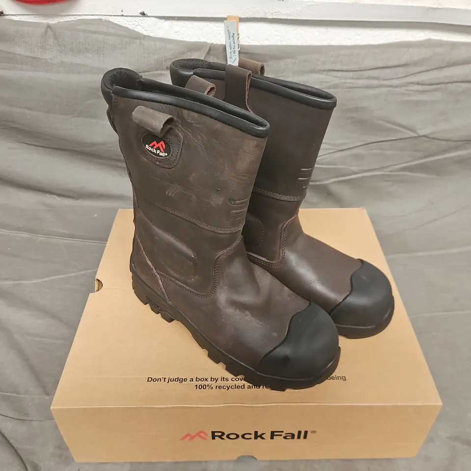 BOXED PAIR OF ROCKFALL TEXAS WATERPROOF RIGGER SAFETY BOOTS IN BROWN - UK 7