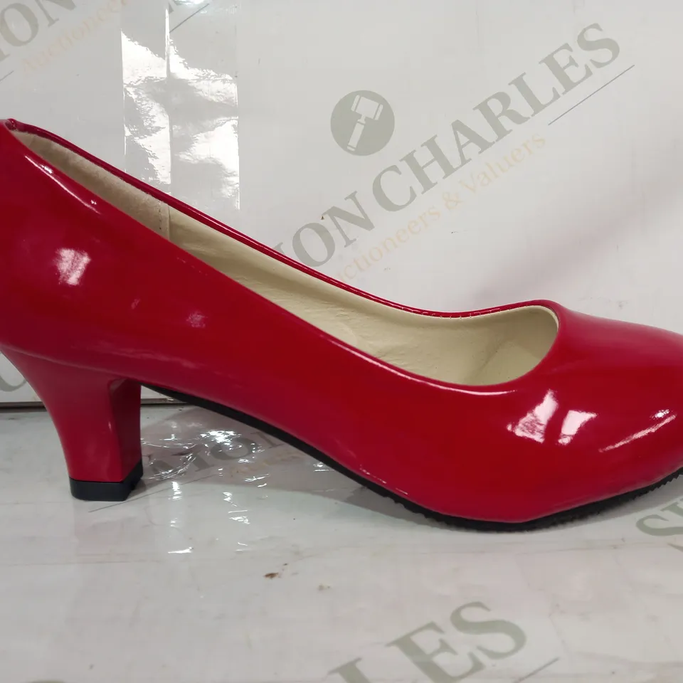 PAIR OF MINGKE LOW HEEL CLOSED TOE SHOES IN RED CHINESE SIZE 230