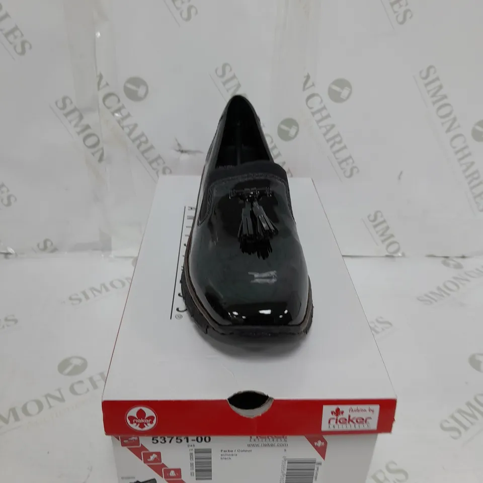 PAIR OF RIEKER SLIP ON LOAFER WITH TASSEL BLACK - UK SIZE 6