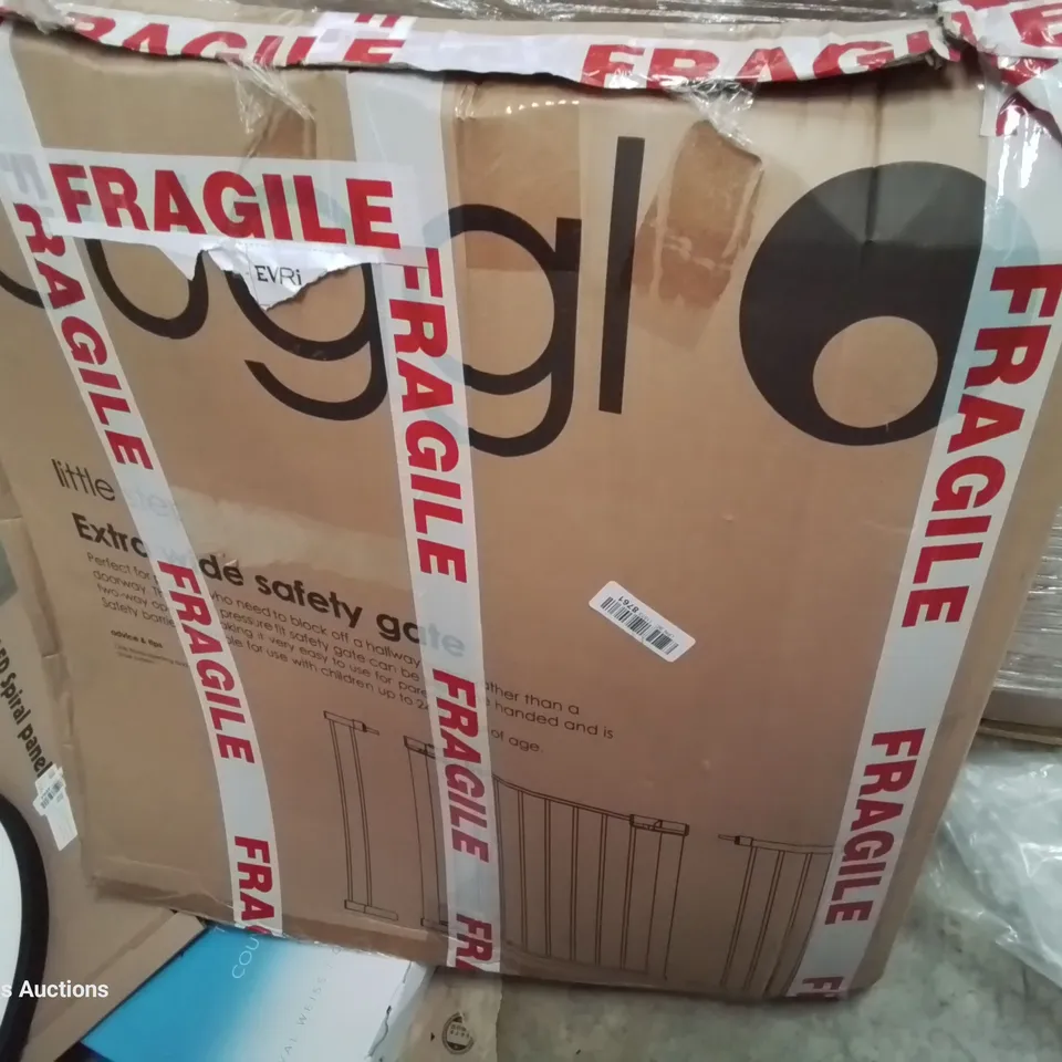 PALLET OF ASSORTED ITEMS INCLUDING LED CIRCULAR PANEL, TOILET SEATS, STAIR SAFETY GATE, WHEELED SUITCASE, HOMEMEDIC DRYING STAND,