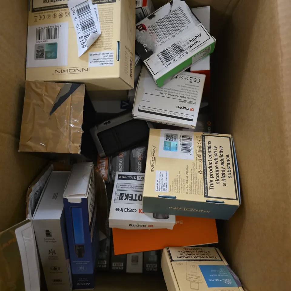 APPROXIMATELY 15 ASSORTED E-CIGARETTE PRODUCTS TO INCLUDE - GEEK VAPE, OXVA, VOO POO ETC  