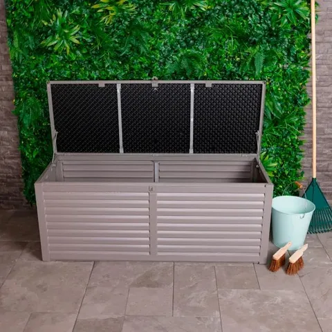 BOXED CHARLES BENTLEY 390L OUTDOOR PLASTIC STORAGE BOX - LARGE (1 BOX)