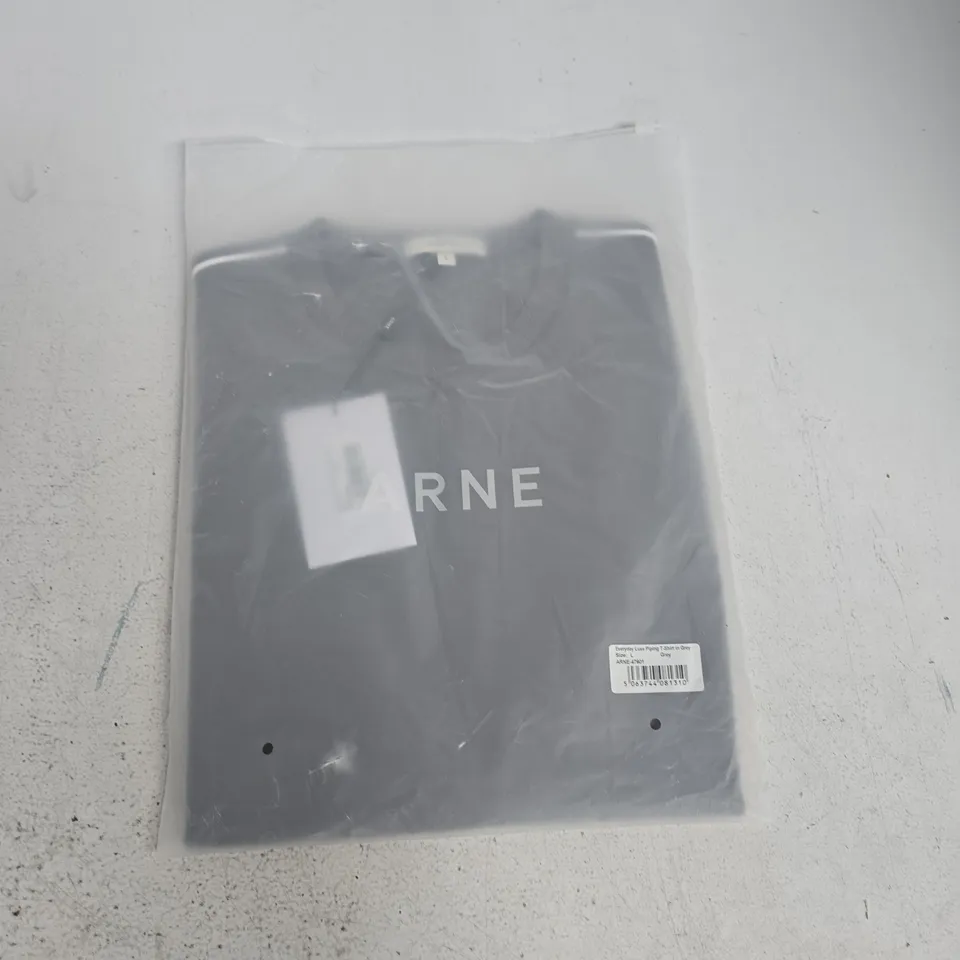 BAGGED ARNE EVERYDAY LUXE PIPING T-SHIRT IN GREY - L