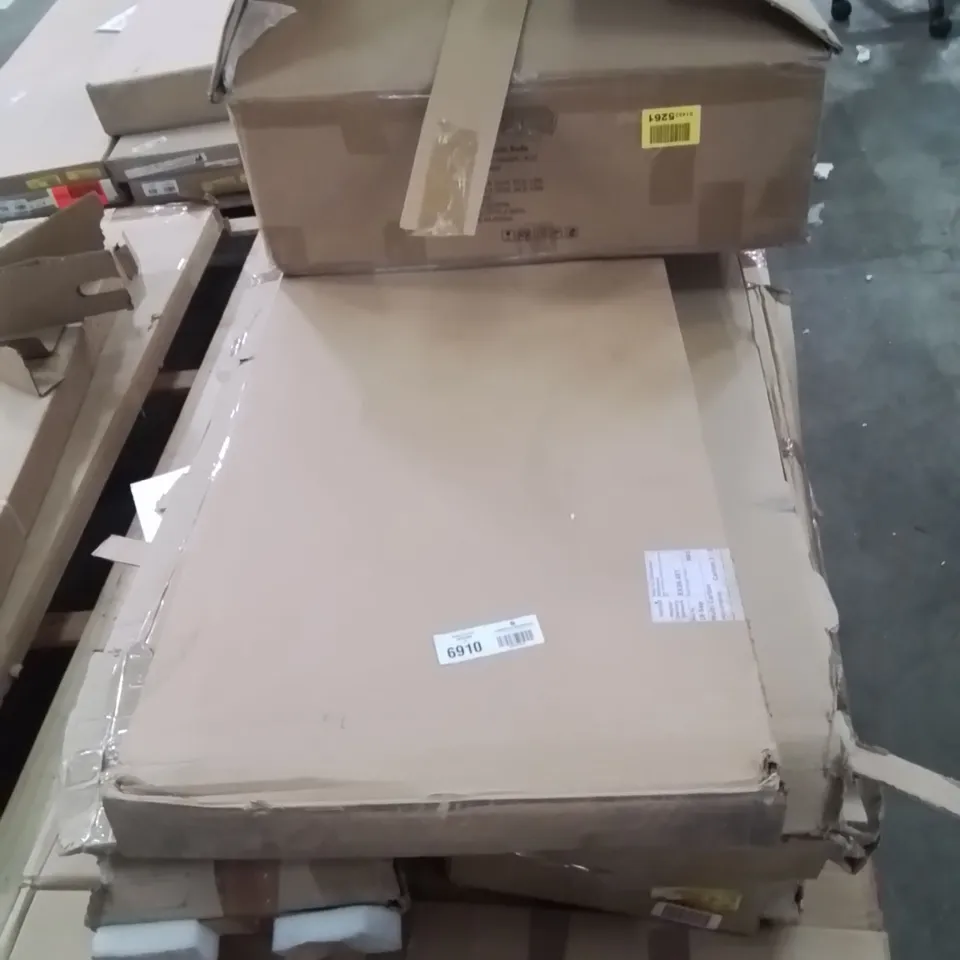 PALLET CONTAINING VARIOUS ASSORTED INCOMPLETE FURNITURE PARTS AND OTHER HOUSEHOLD ITEMS