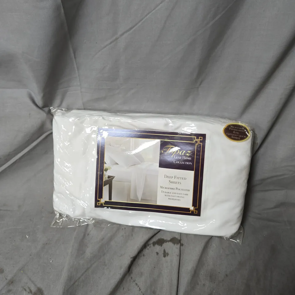 BOX OF APPROXIMATELY 30 X TOPAZ LIVE HOME COLLECTION DEEP FITTED SHEETS – WHITE, MICROFIBRE POLYESTER, PACK OF SHEETS