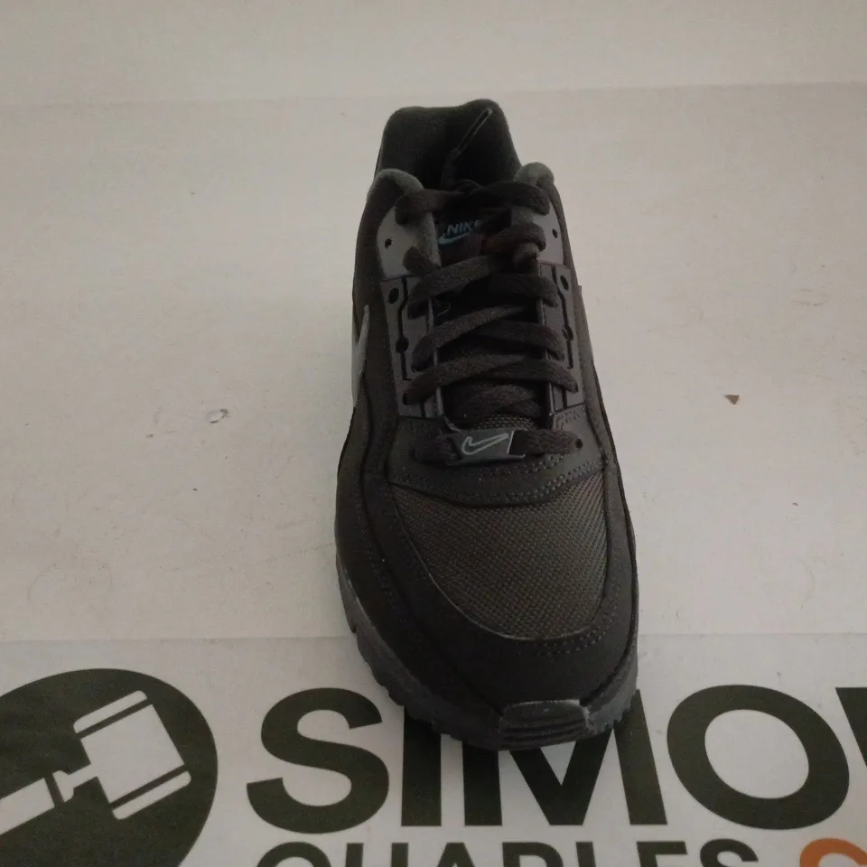 NIKE AIR MAX BLACK TRAINERS SIZE UK 8