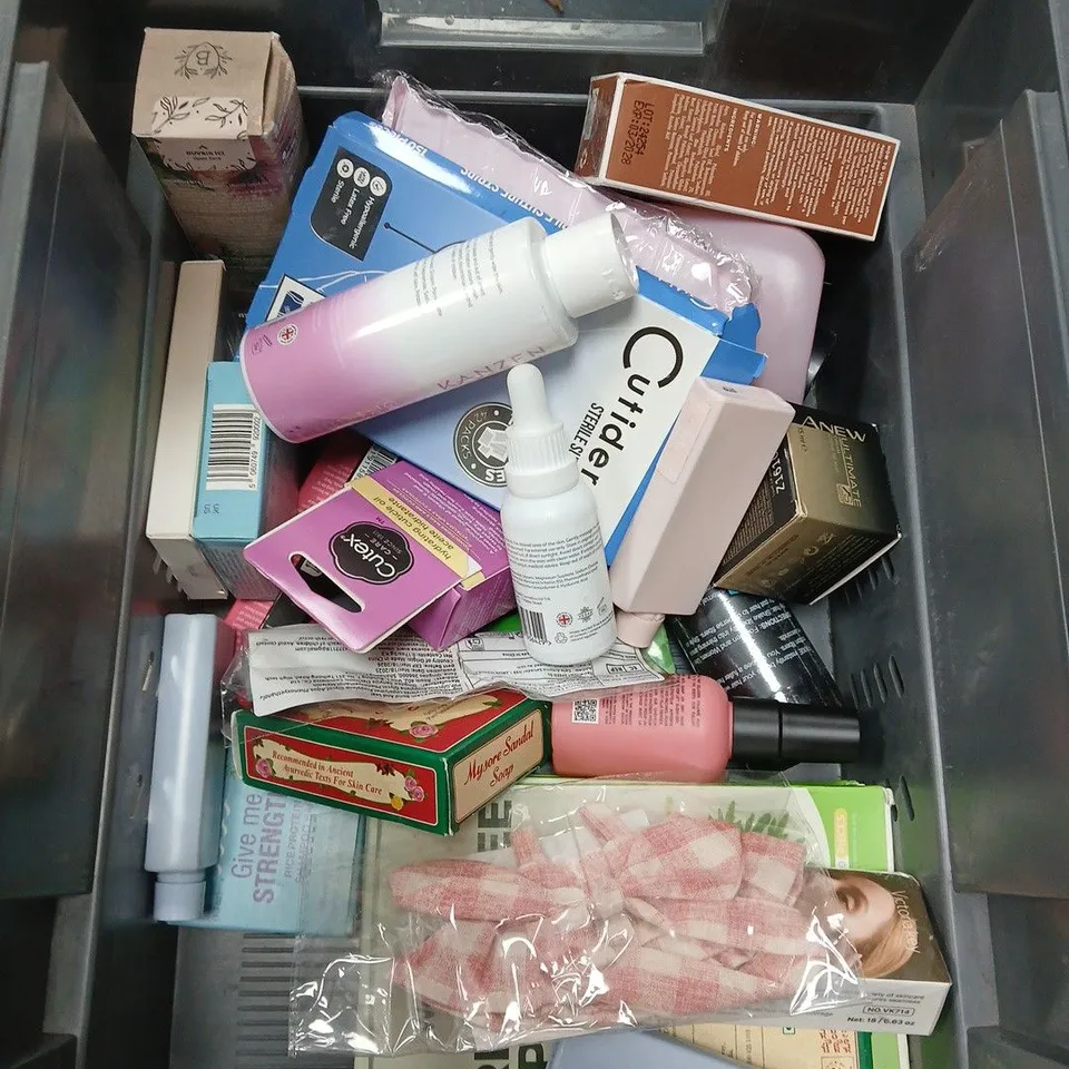 APPROXIMATEY 20 ASSORTED HEALTH AND BEAUTY PRODUCTS TO INCLUDE DR SQUATCH SOAP BAR, DOVE SOAP BARS AND BRAZILIAN SMOOTH CONDITIONER
