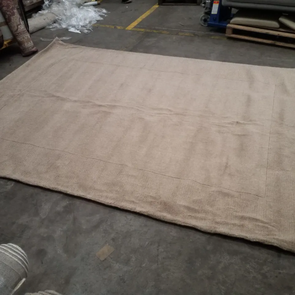 QUALITY DESIGNER AREA RUG - APPROXIMATELY 245×340CM