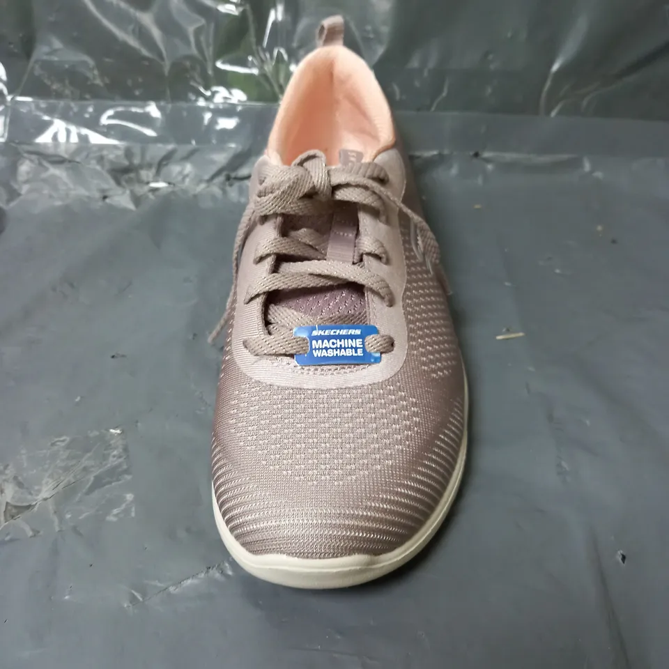 SKECHERS ARCJ IT REFINE TRAINERS SIZE 6