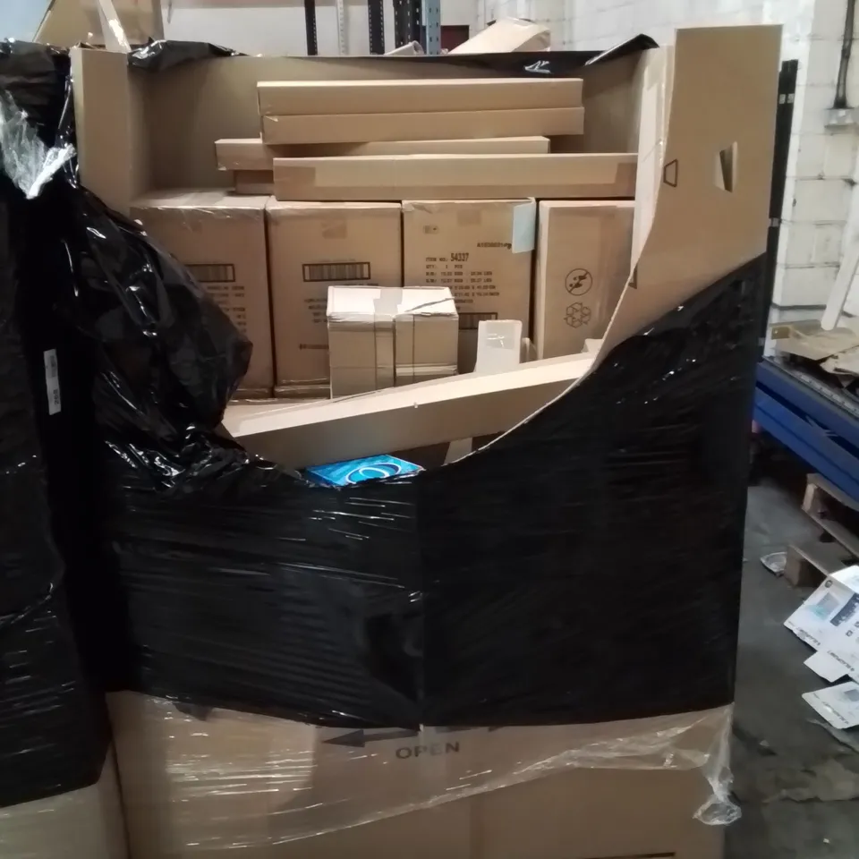 PALLET CONTAINING VARIOUS ASSORTED HOUSEHOLD ITEMS TO INCLUDE: SWIMMING POOLS, GARDEN RAKES, BOW AND ARROW SETS AND LOTS MORE UNMARKED BOXED ITEMS 