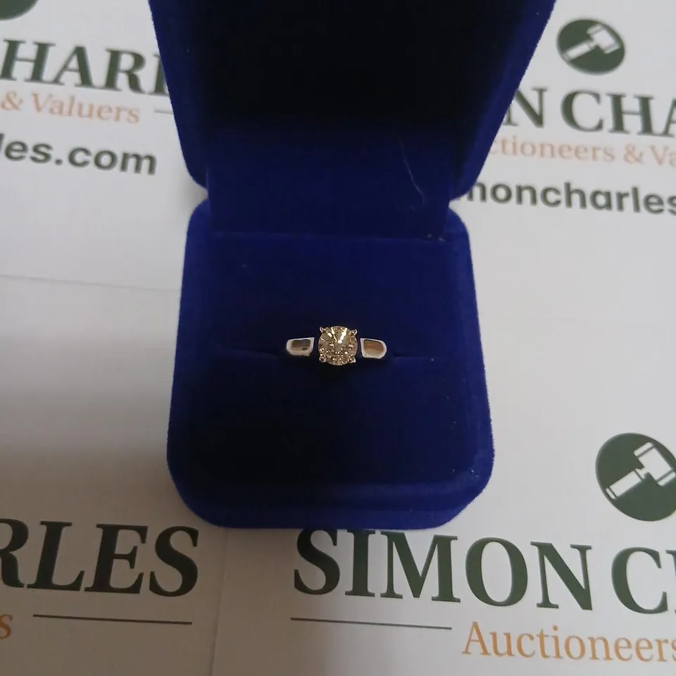 18CT WHITE GOLD SOLITAIRE RING SET WITH A NATURAL DIAMOND