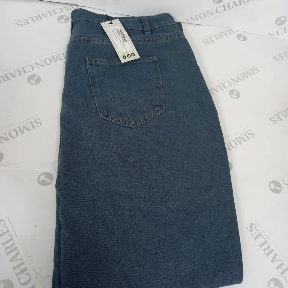 BOOHOO PLUS HIGH WAISTED MOM JEANS SIZE 18