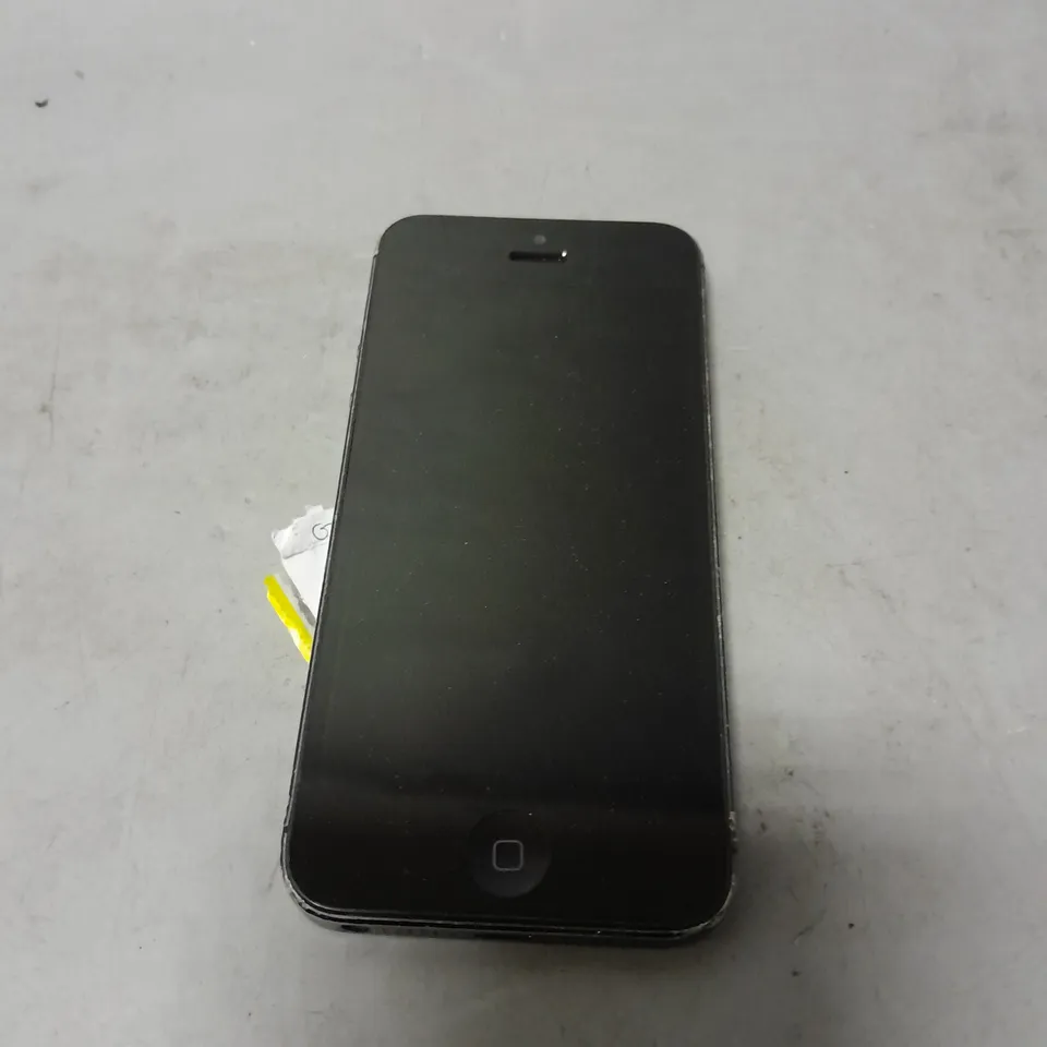 APPLE IPHONE 5 SMARTPHONE IN BLACK