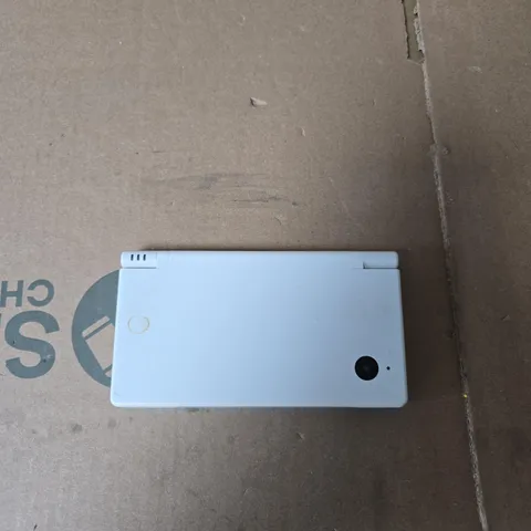 NINTENDO DS I HANDHELD CONSOLE – WHITE, WITH STYLUS