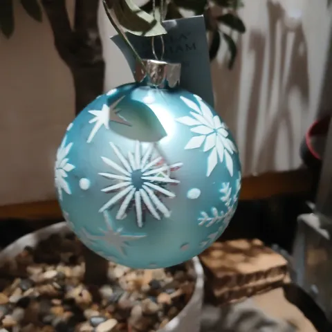 TWELVE BRAND NEW GISELLA GRAHAM LONDON TURQUOISE GLASS SNOWFLAKE BAUBLE