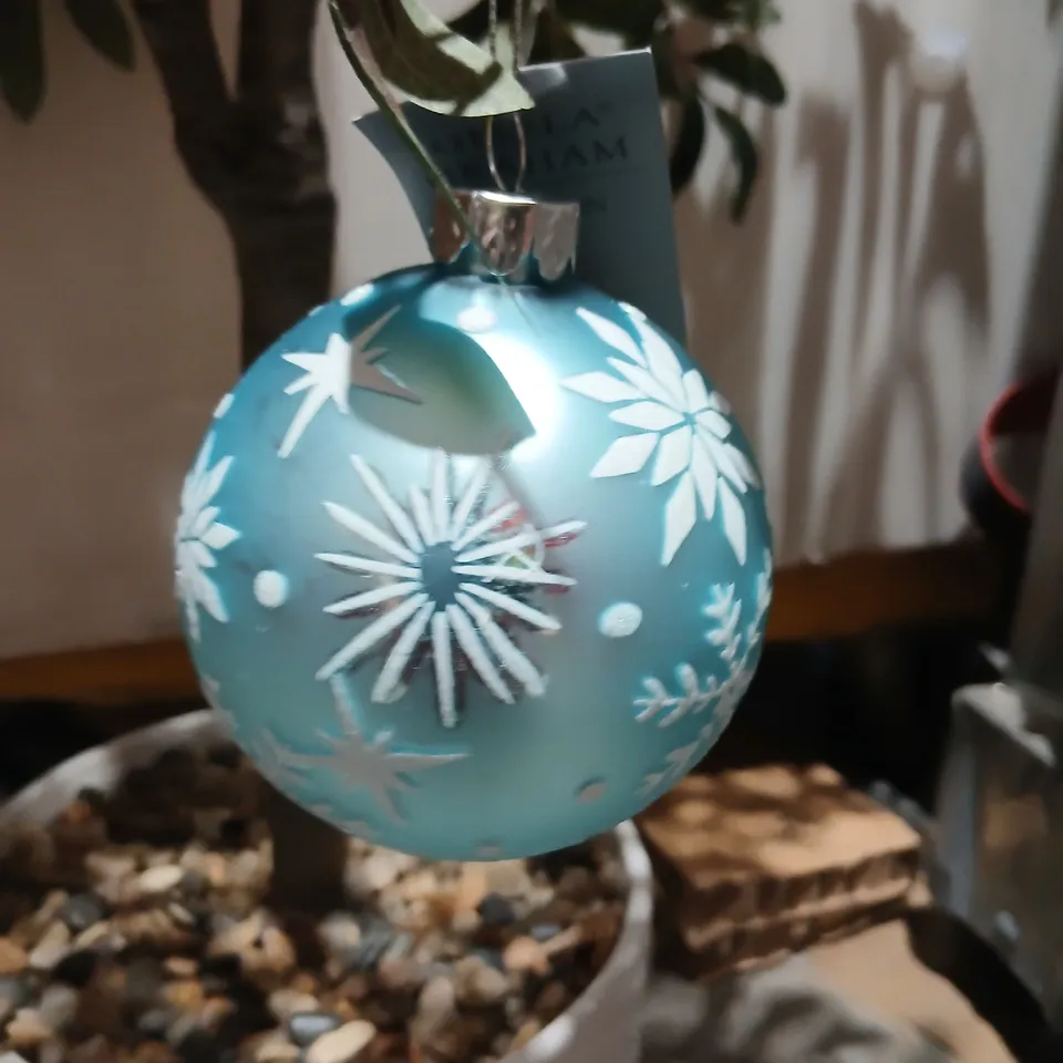 TWELVE BRAND NEW GISELLA GRAHAM LONDON TURQUOISE GLASS SNOWFLAKE BAUBLE