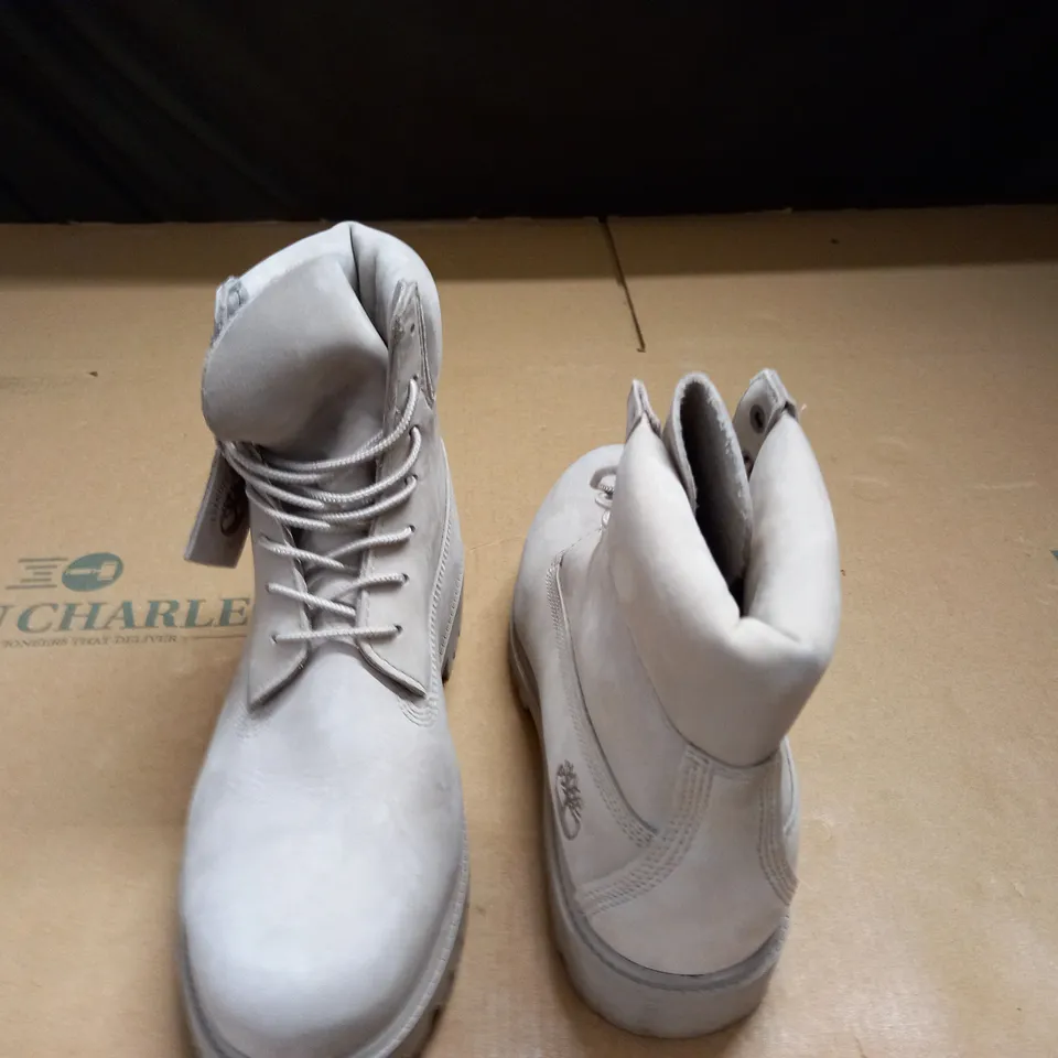 TIMBERLAND PRIMALOFT BEIGE BOOTS - 7W