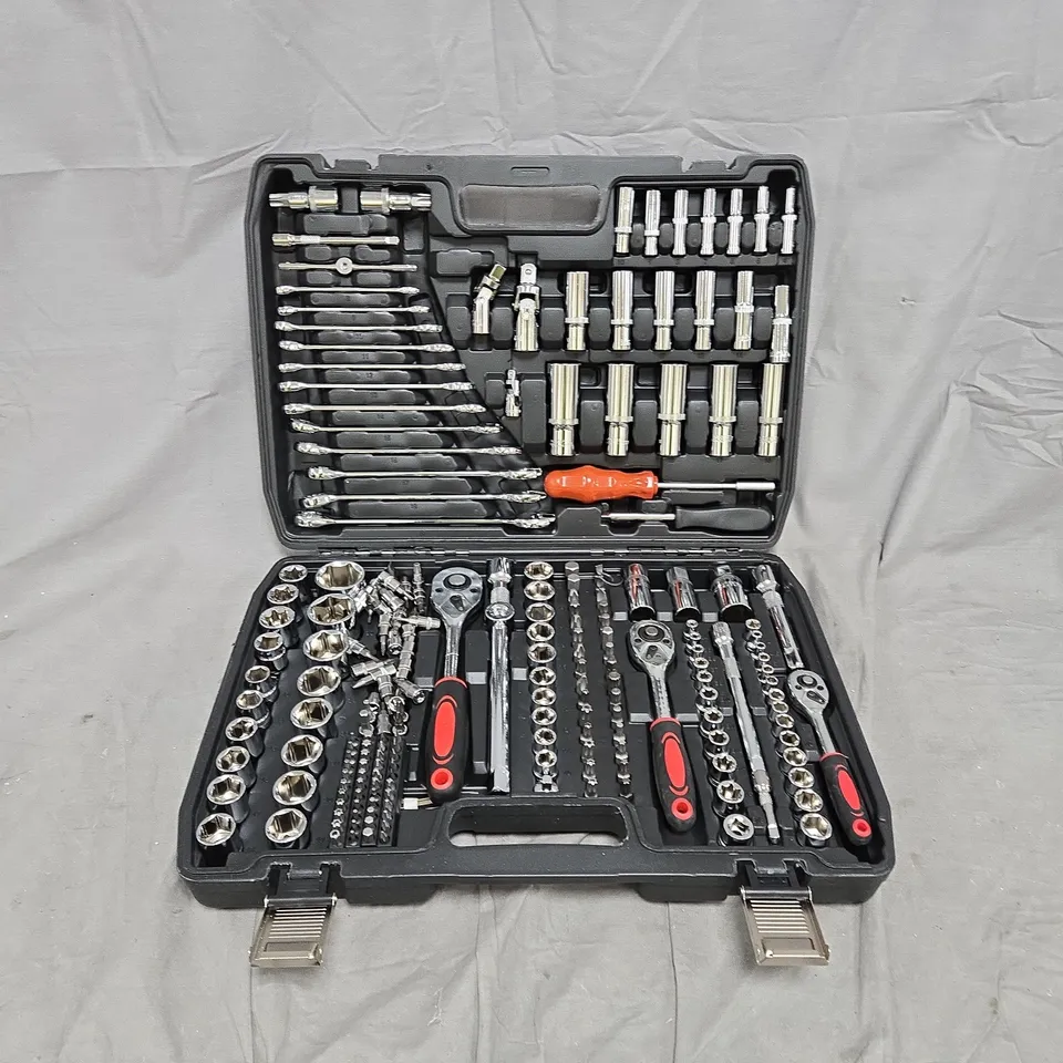 UNBRANDED 21-PIECE SOCKET SET